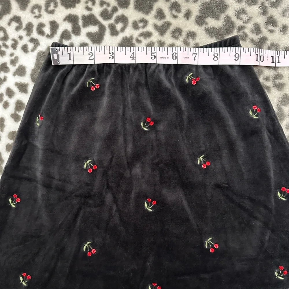 2002 Gymboree Velvet Skirt in Black with Sequin Cherry Print Size 5